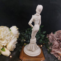 Thumbnail for Vintage Exquisite Auro Belcari Figurine - Art Deco Lady (1985) Porcelain 1920s3