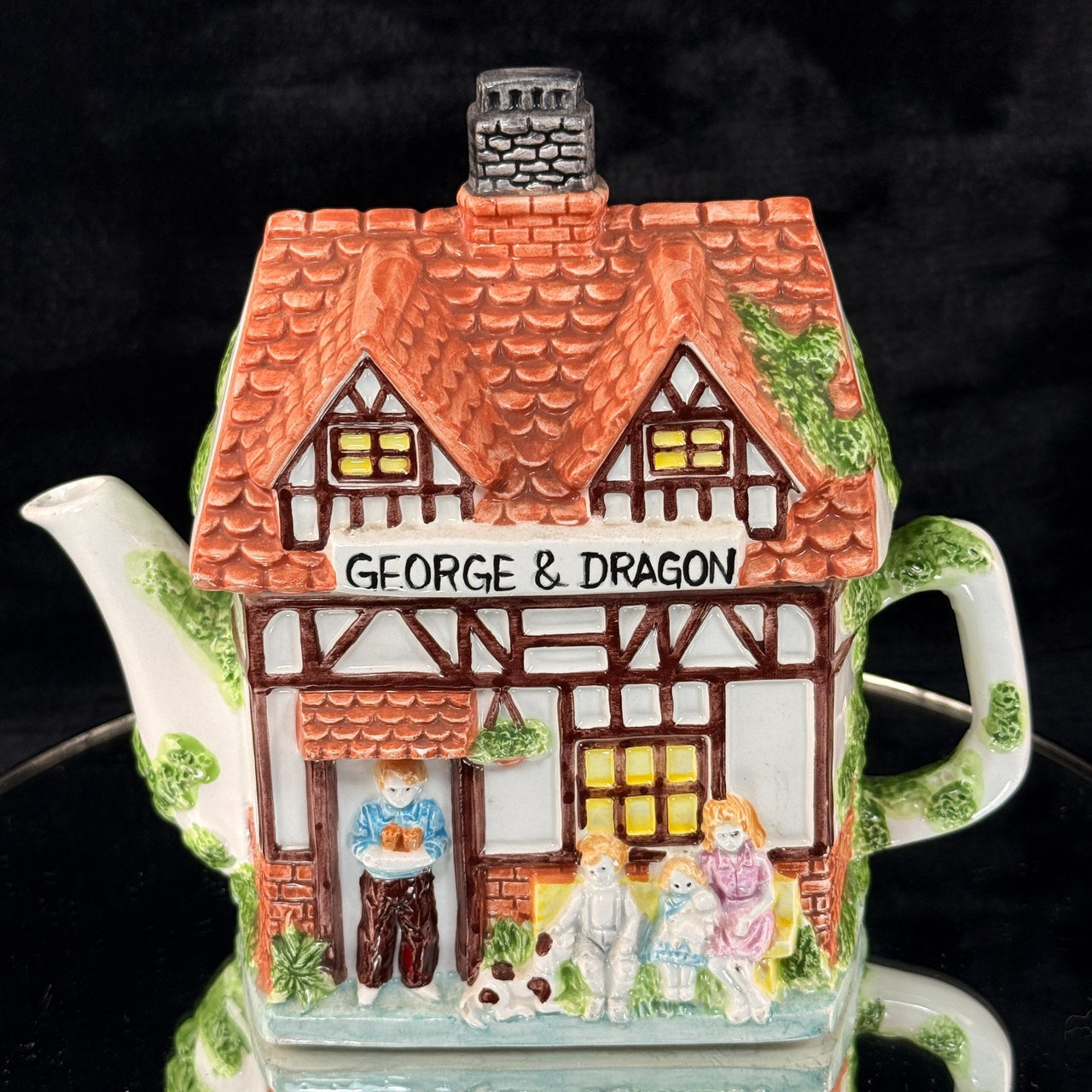 Novelty Set Teapots x2 1.55George & Dragon Pub + Rovers Return Newton & Ridley18