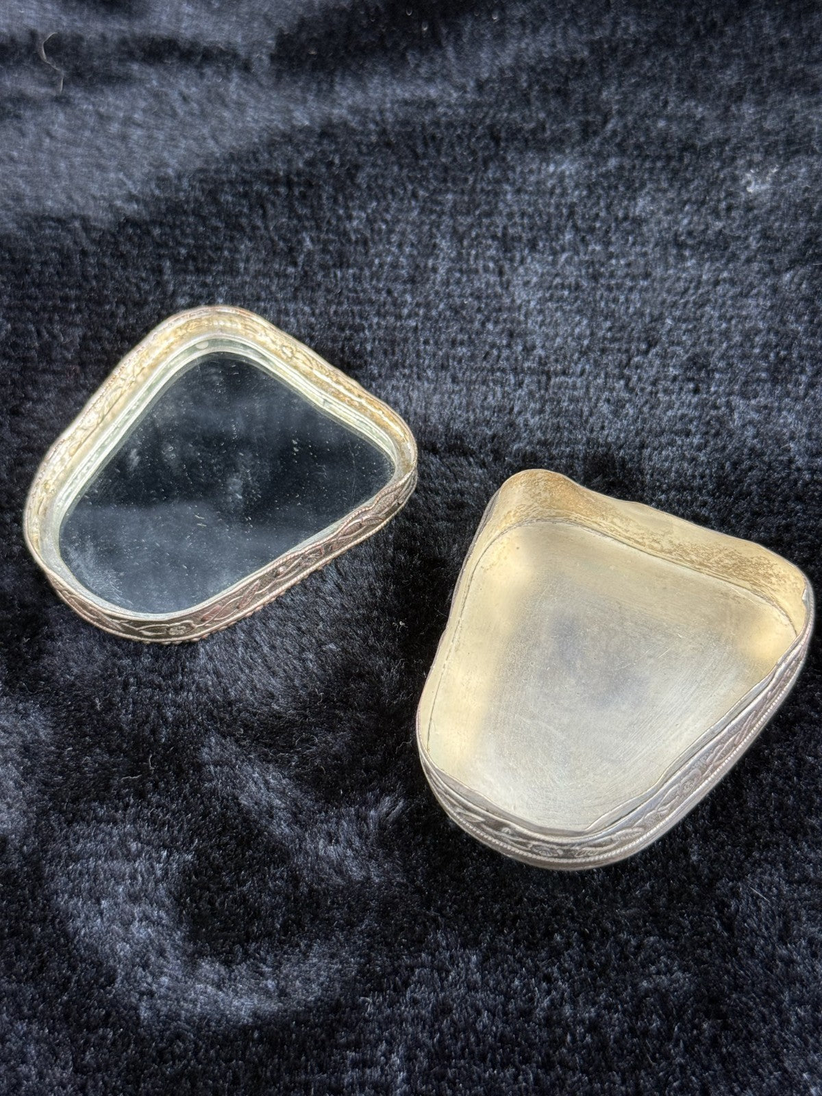 Chinese Odd Shaped Little Trinket Box With Mirrored Lid Porcelain Top decor.9