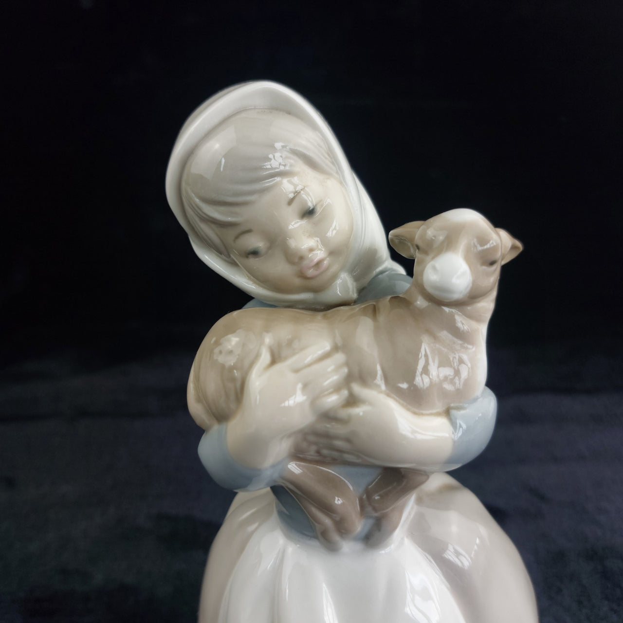 Nao by Lladro Girl Figurine Spain Holding Lamb Animal Farm bookcase decor Lladró2