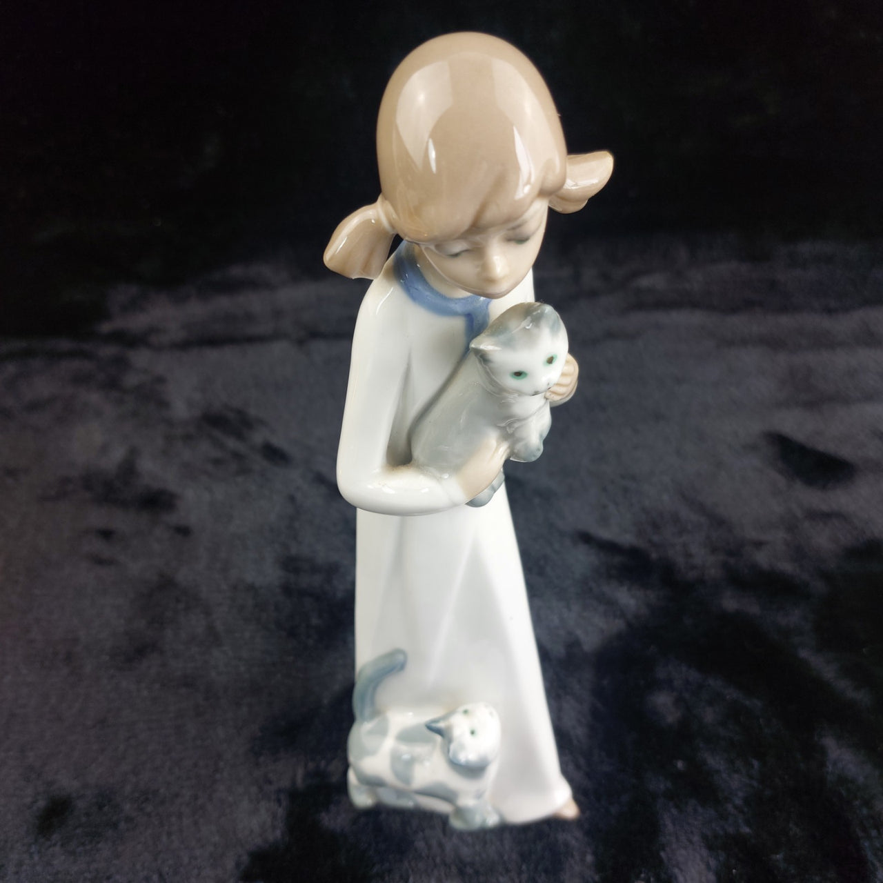 Casades Spain Girl Figurine 9" Holding Cat Porcelain Good Condition with Pet4