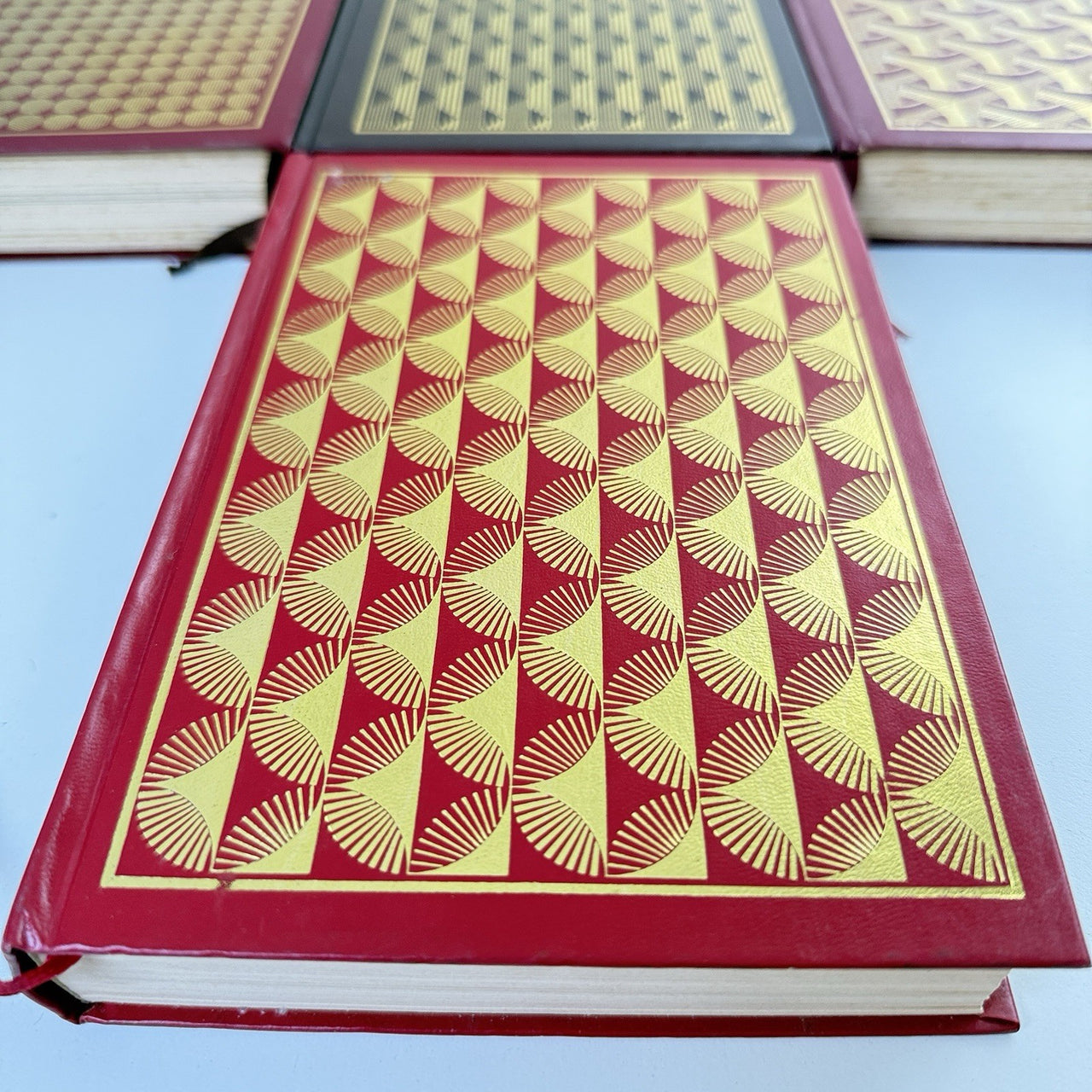 Reader’s Digest Condensed 1980s Books Set x7 Red Leatherette Bookshelf Deco5