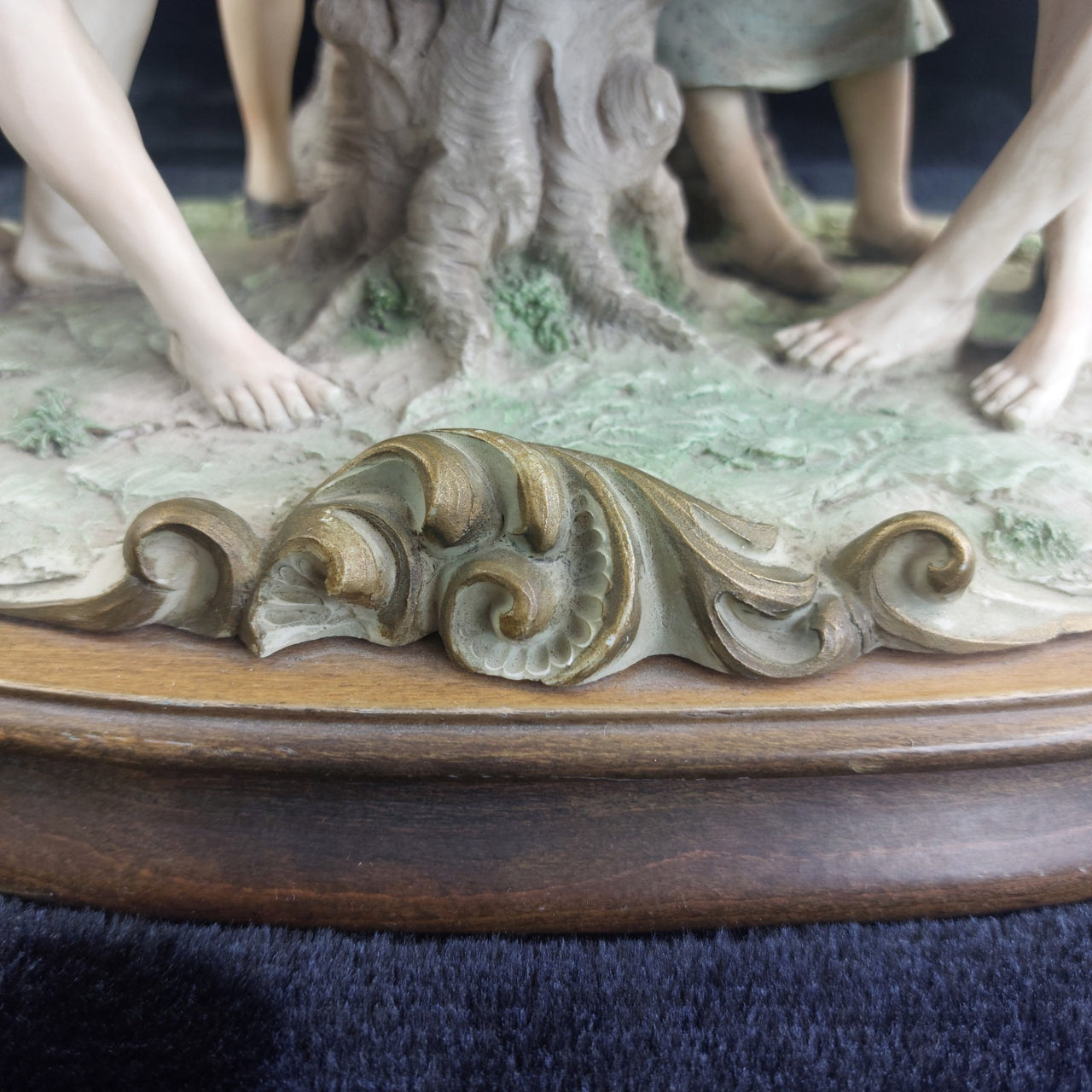 Very Large Capodimonte figurine 'The Card Players' Friends group pics see decor16