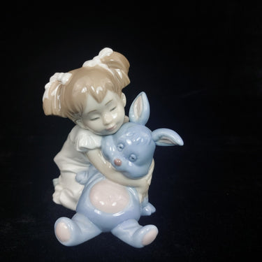 Nao Lladro Girl with Bunny Figurine Good Hugging Toy Porcelain 1987 decor 0