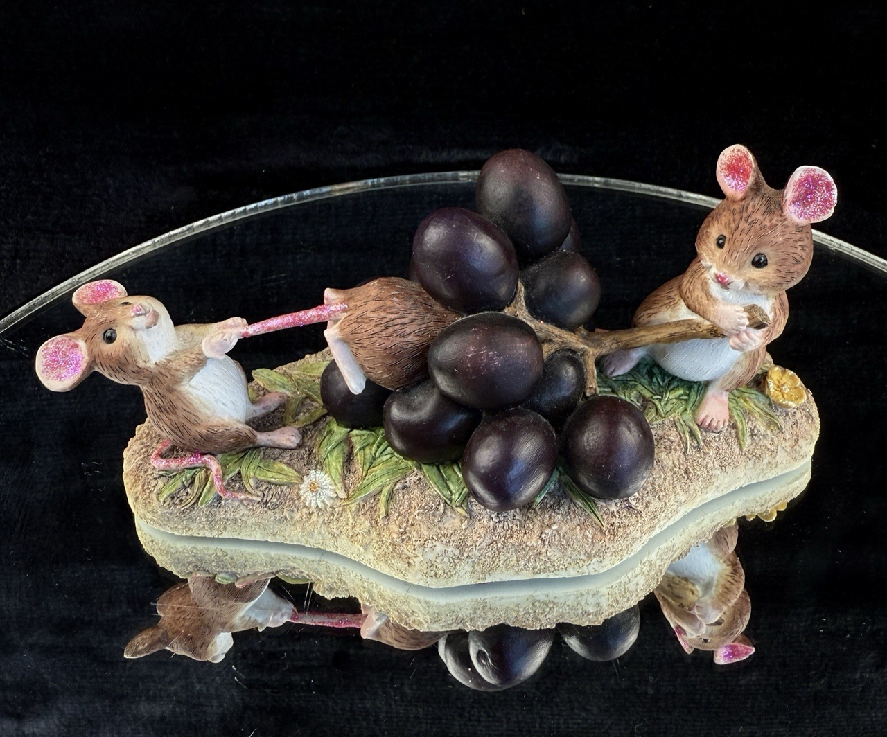 Vintage Fine Border Arts Merrie Mice Figurine - "The Grape Escape" A0251 - 20022