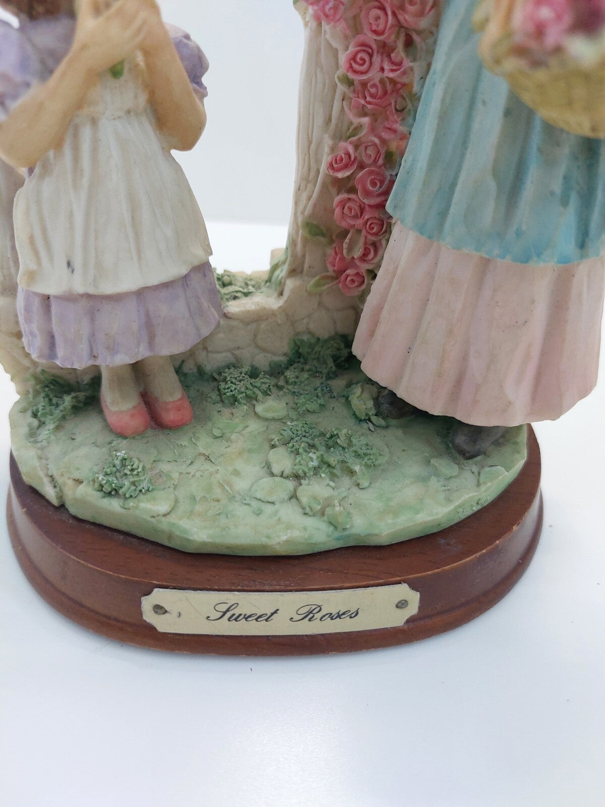 DaVinci Sweet Roses Mother Daughter Figurine Hand Painted England Chipped 7"7