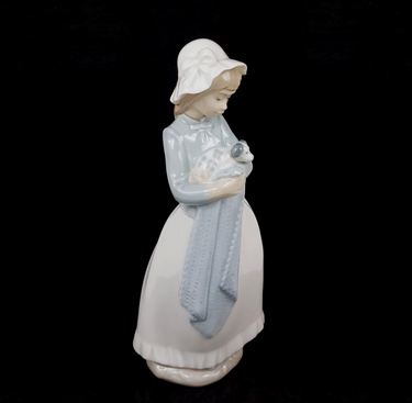 Nao Lladro Girl Cuddling Puppy Figurine Blanket Porcelain firreplace decor0