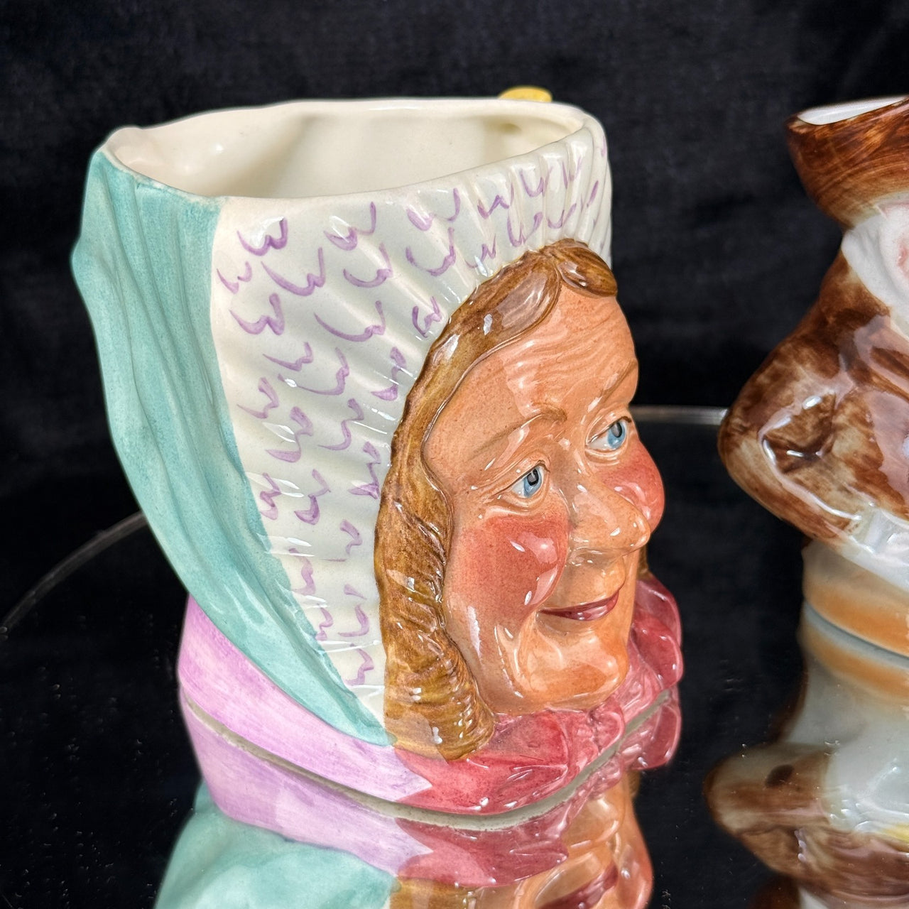 Fieldings Pickwick Ware Mrs Bardell & Character Jug England Hand Painted de Pair2