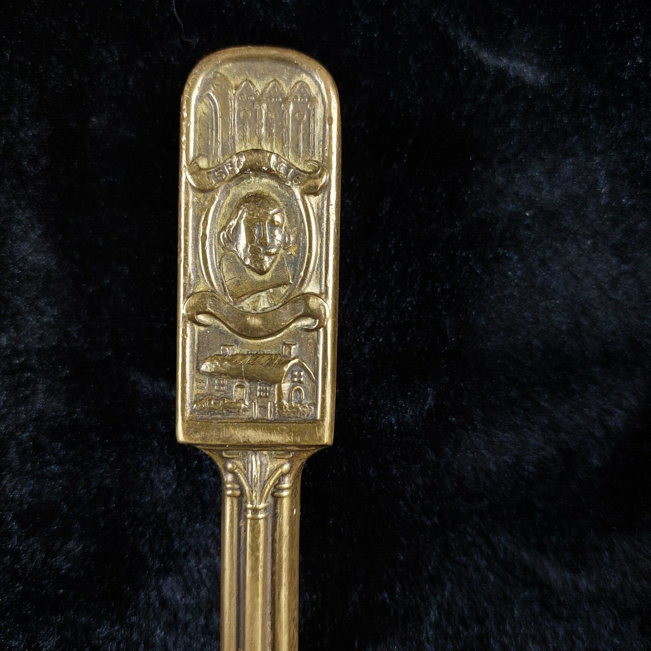 Antique Brass Nutcracker – Design Shakespeare – Made in England unique gift5