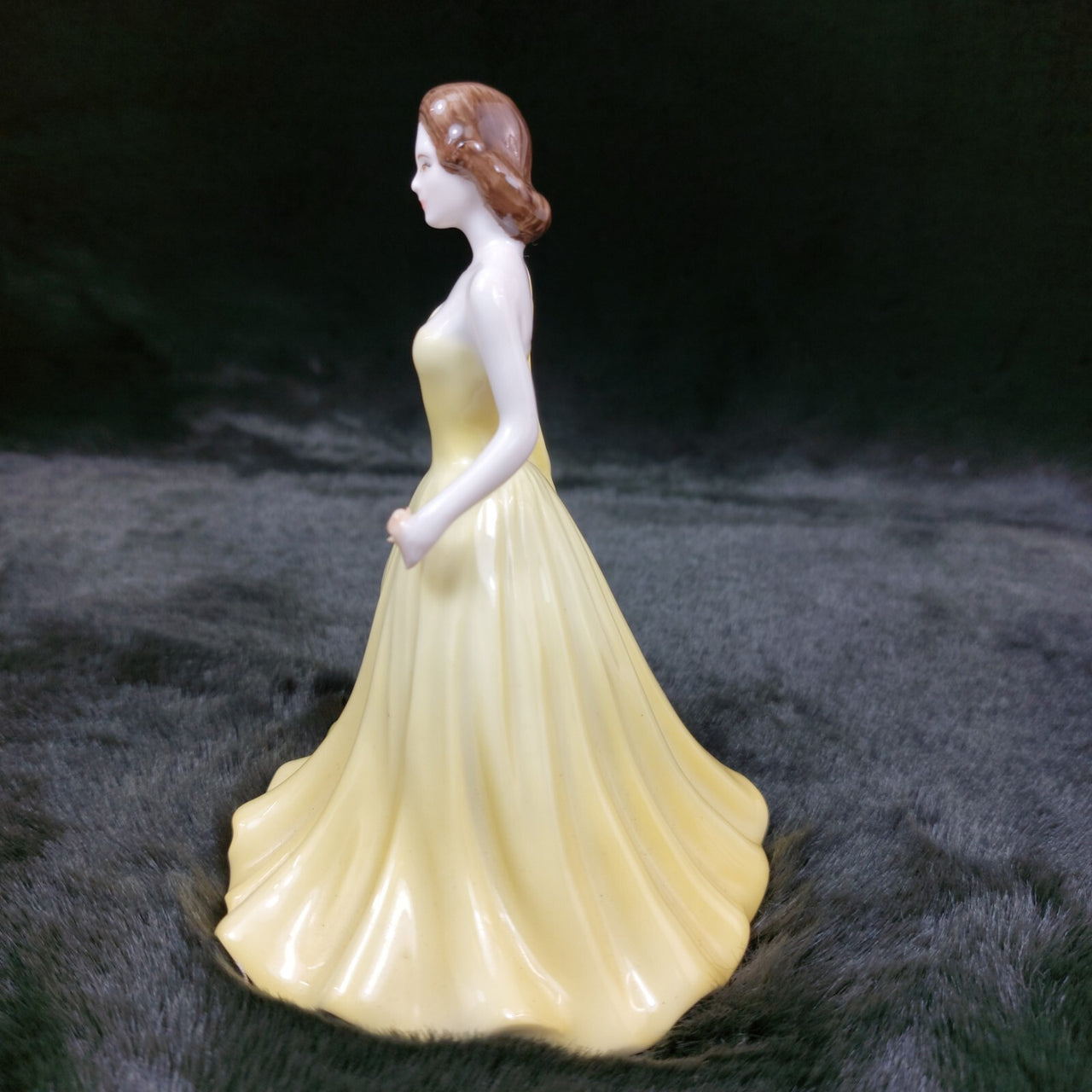 Porcelain Coalport stunning lady Figurine yellow - Cindy Mint collectable 6