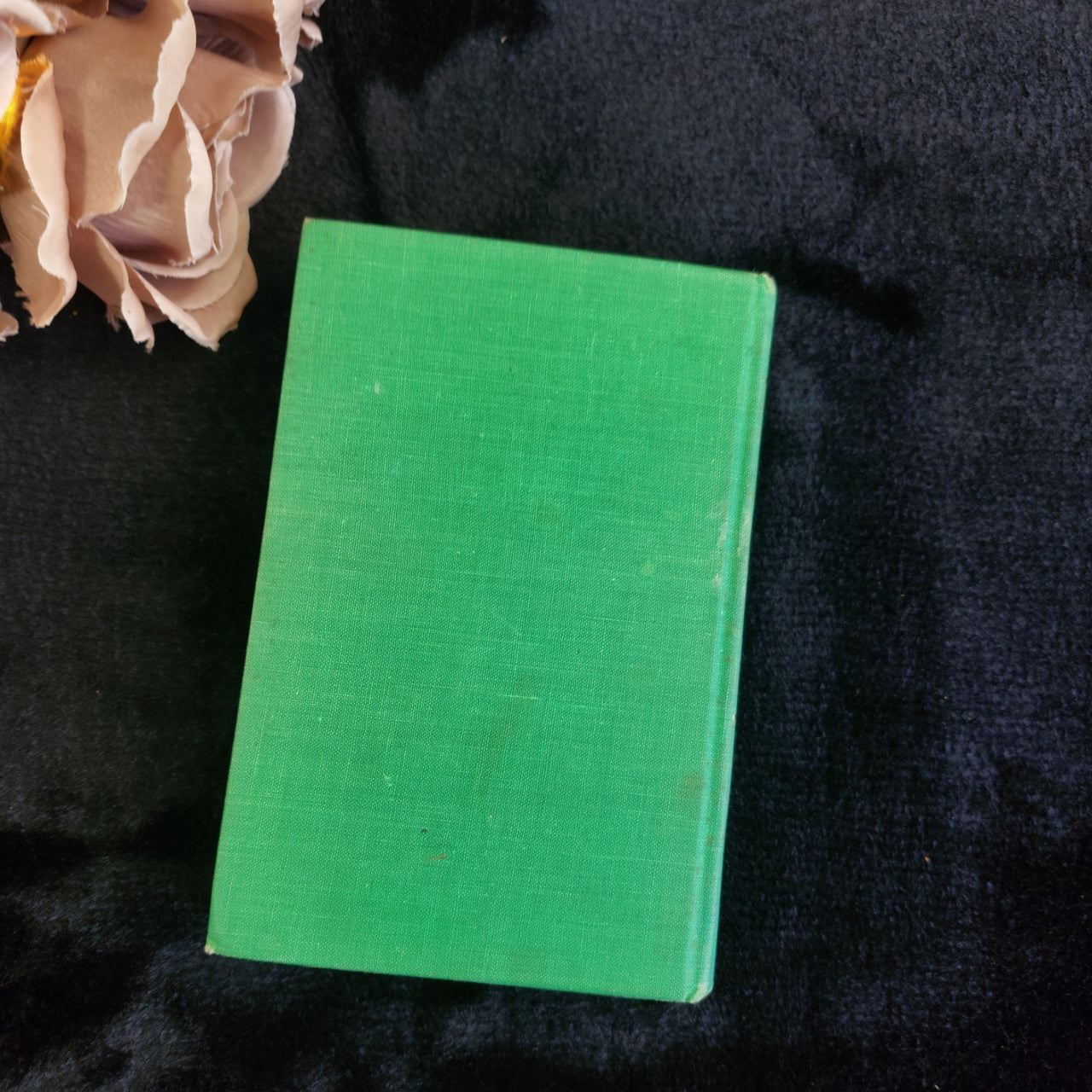 Modern Library  Seven Gothic Tales Isak Dinesen Green Cloth 1960s Vintage dec US8