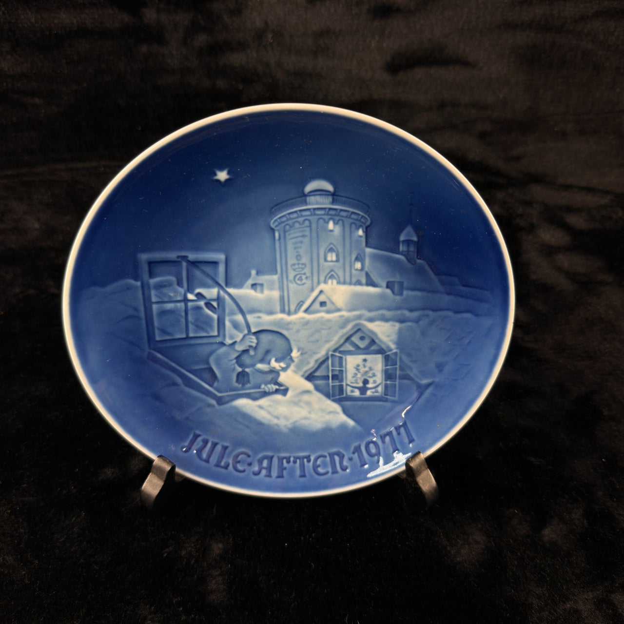 Bing & Grøndahl 1977 Christmas Wall Plate Copenhagen Juleaften B&G Denmark 7"7