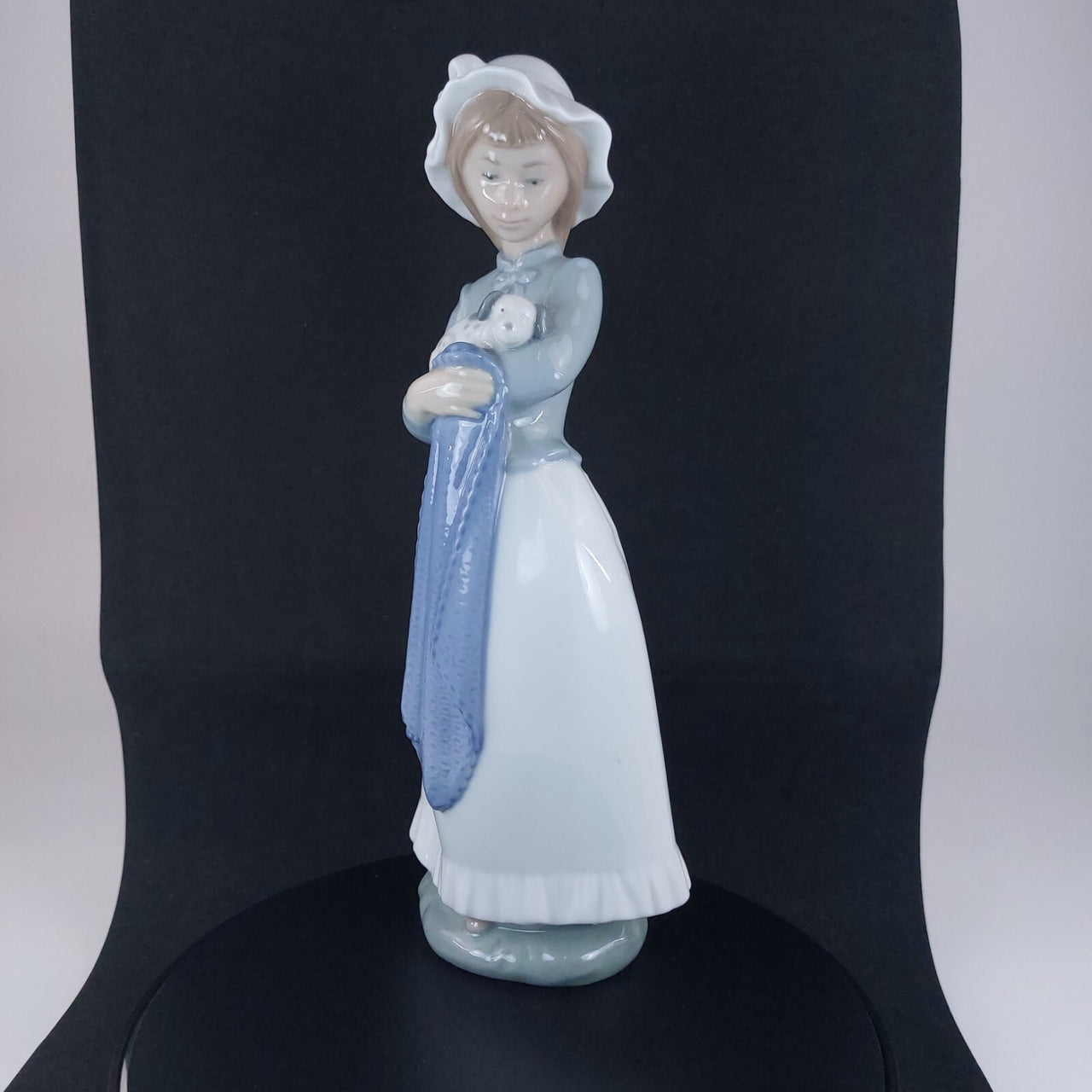Nao by Porcelain LladrÃ³ Girl with Bonnet Figurine - 9.4" Excellent Condition1