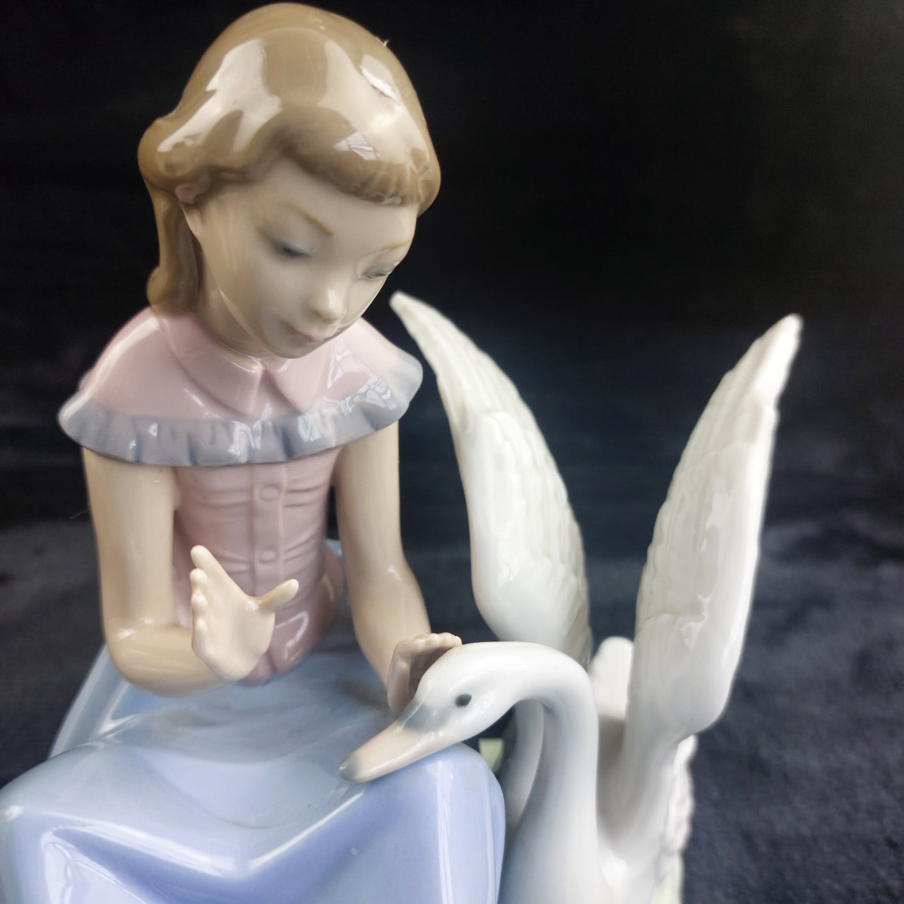 NAO Lladro Girl with Swan Figurine 1986 7.5" Tall Finish Glossy bookshelf decor11