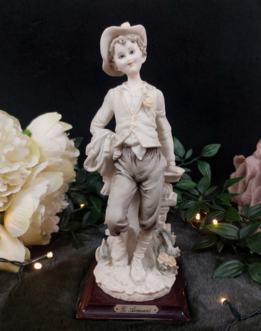 Italian 1980s Giuseppe Armani Figurine 9
