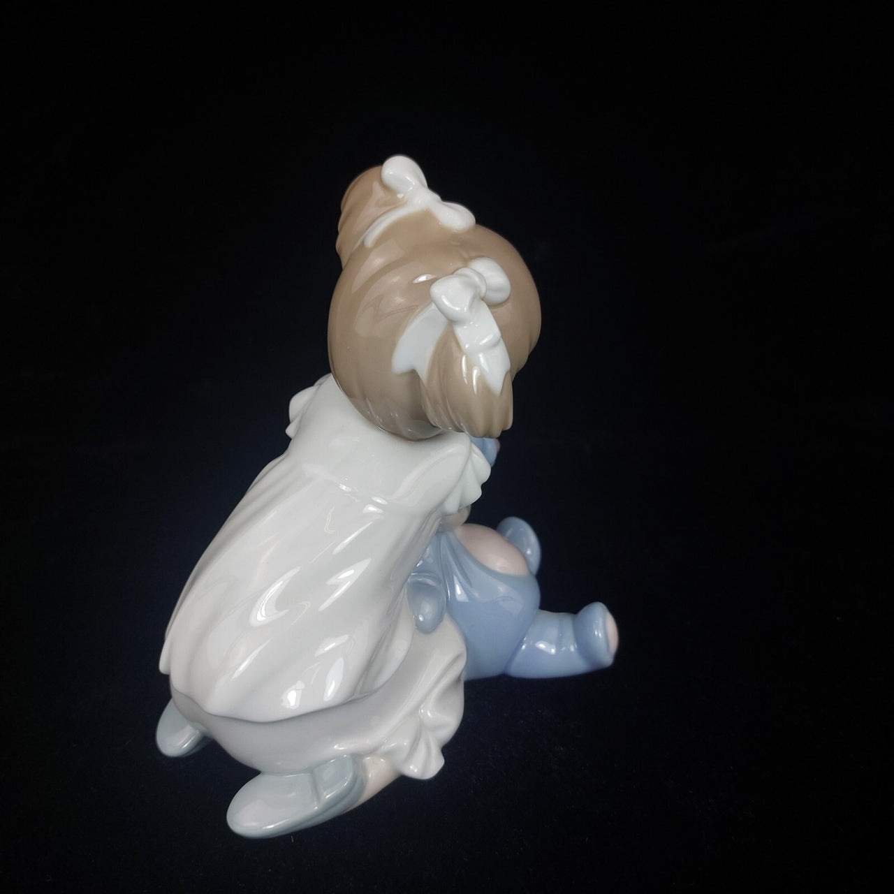 Nao Lladro Girl with Figurine Bunny Good Hugging Toy Porcelain 1987 decor Lladró3