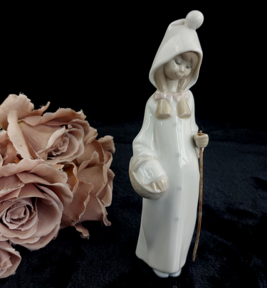 Lladro Spain Figurine Porcelain 8.5