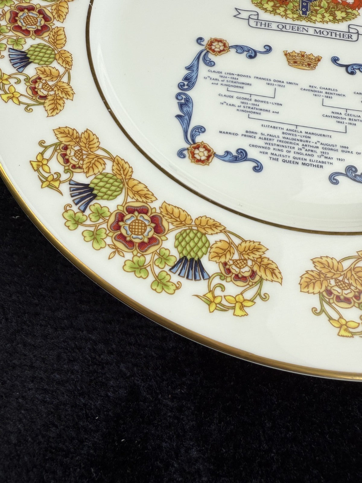 Rare Aynsley Commemorative Plate H.M. Queen Mother's 80th Birthday 1980 decor7