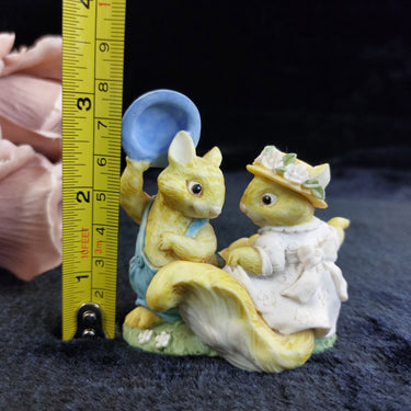 Beswick Country Cousins Robert & Rosie Figurine PM2119 Squirrels in Love   1994.1