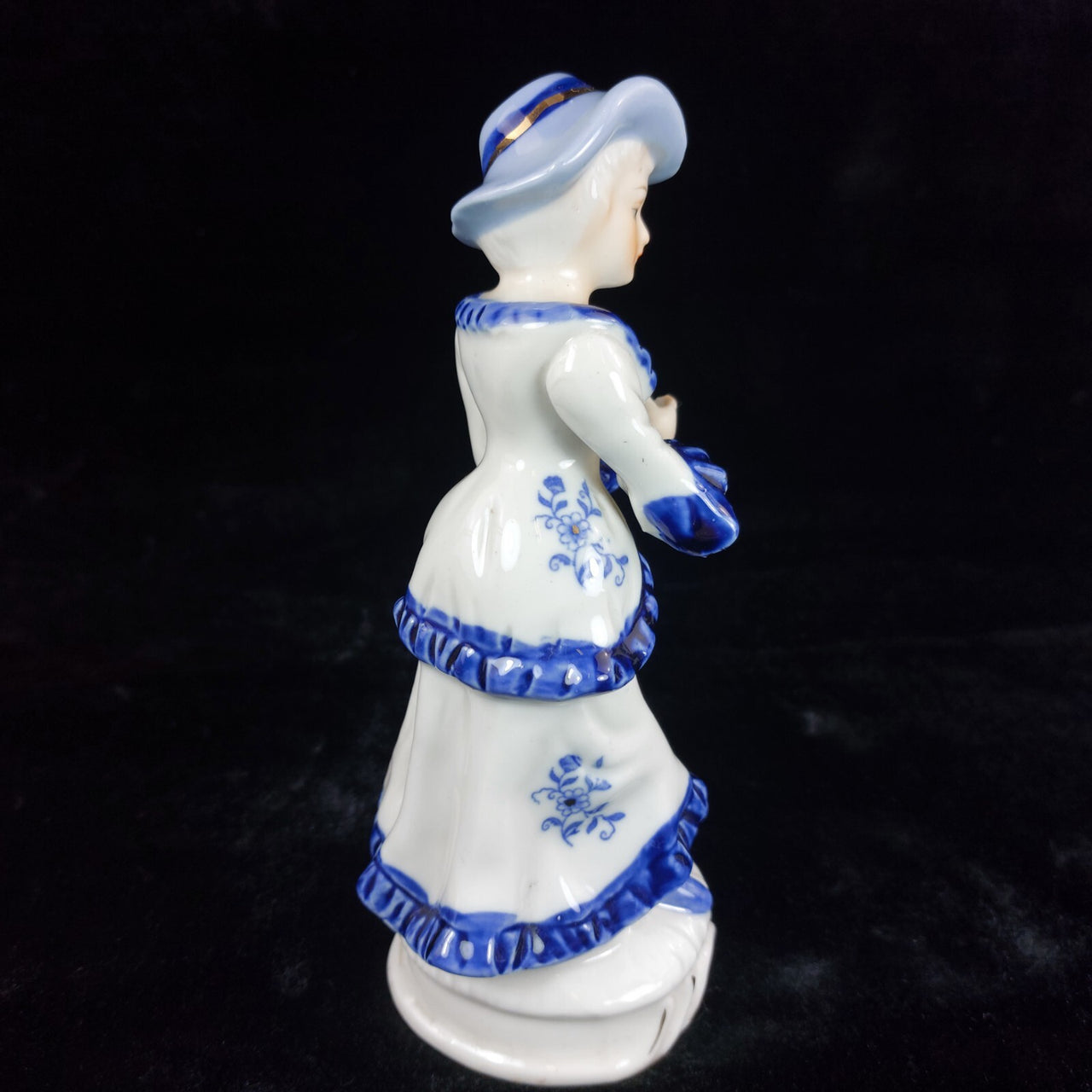 Lady Porcelain Figurine – Blue & White Victorian Style United Kingdom Vintage5