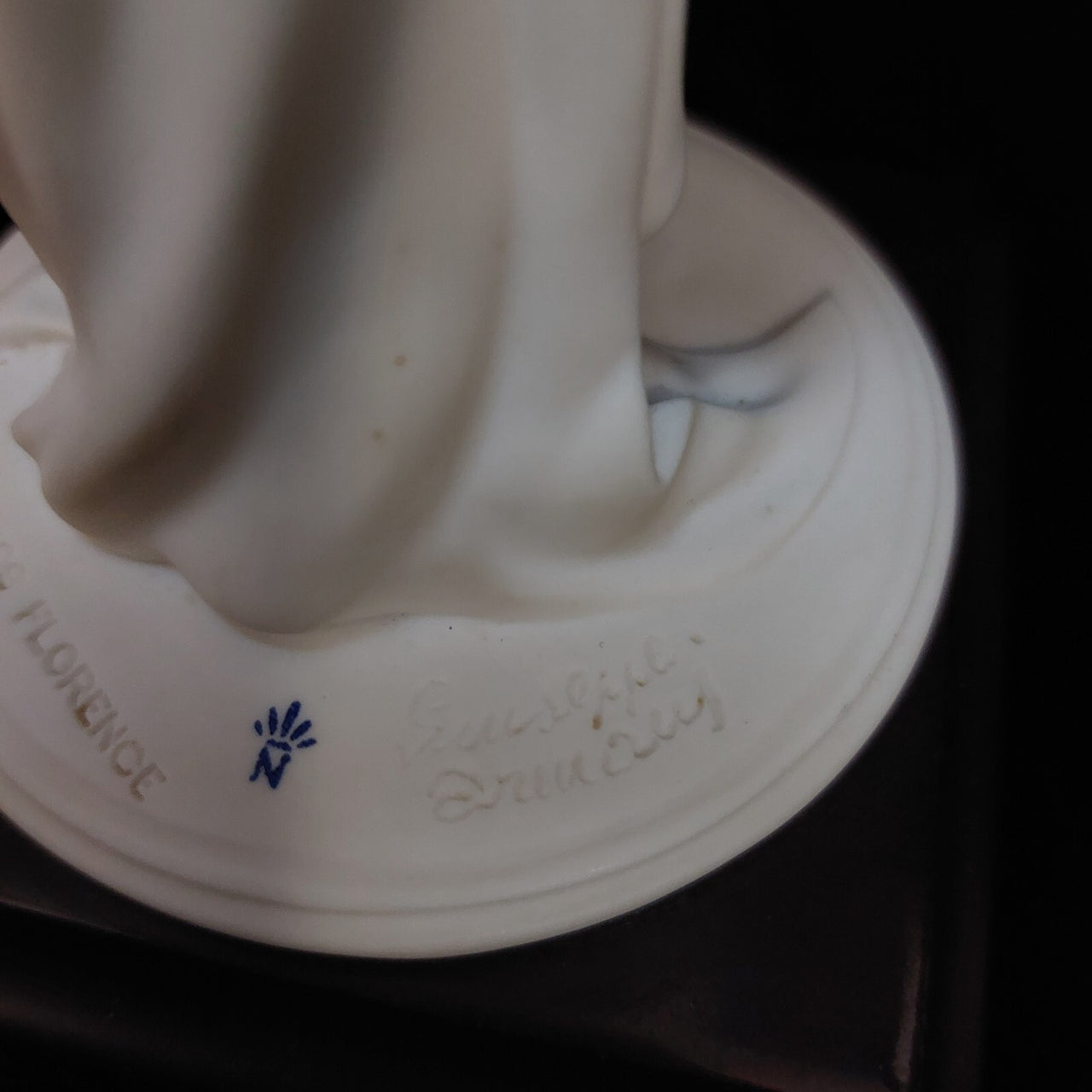 Florence Armani Stepping Out Figurine – Mint Condition 1413F Lady With Box & COA10