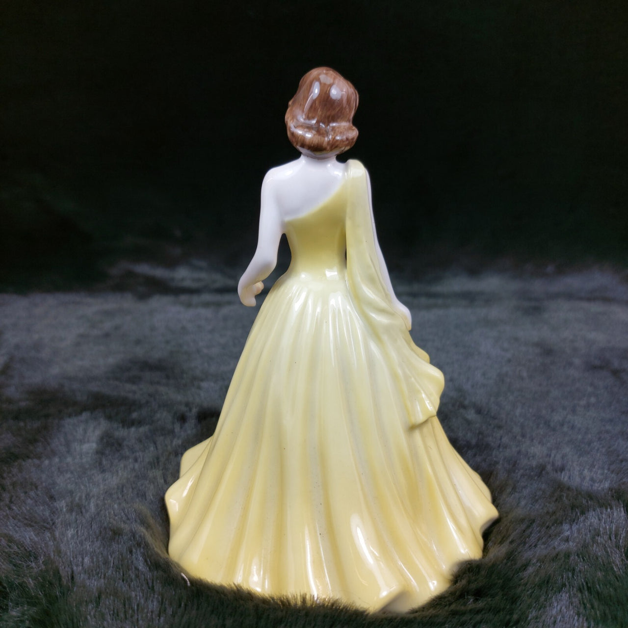 Porcelain Coalport stunning lady Figurine yellow - Cindy Mint collectable 7