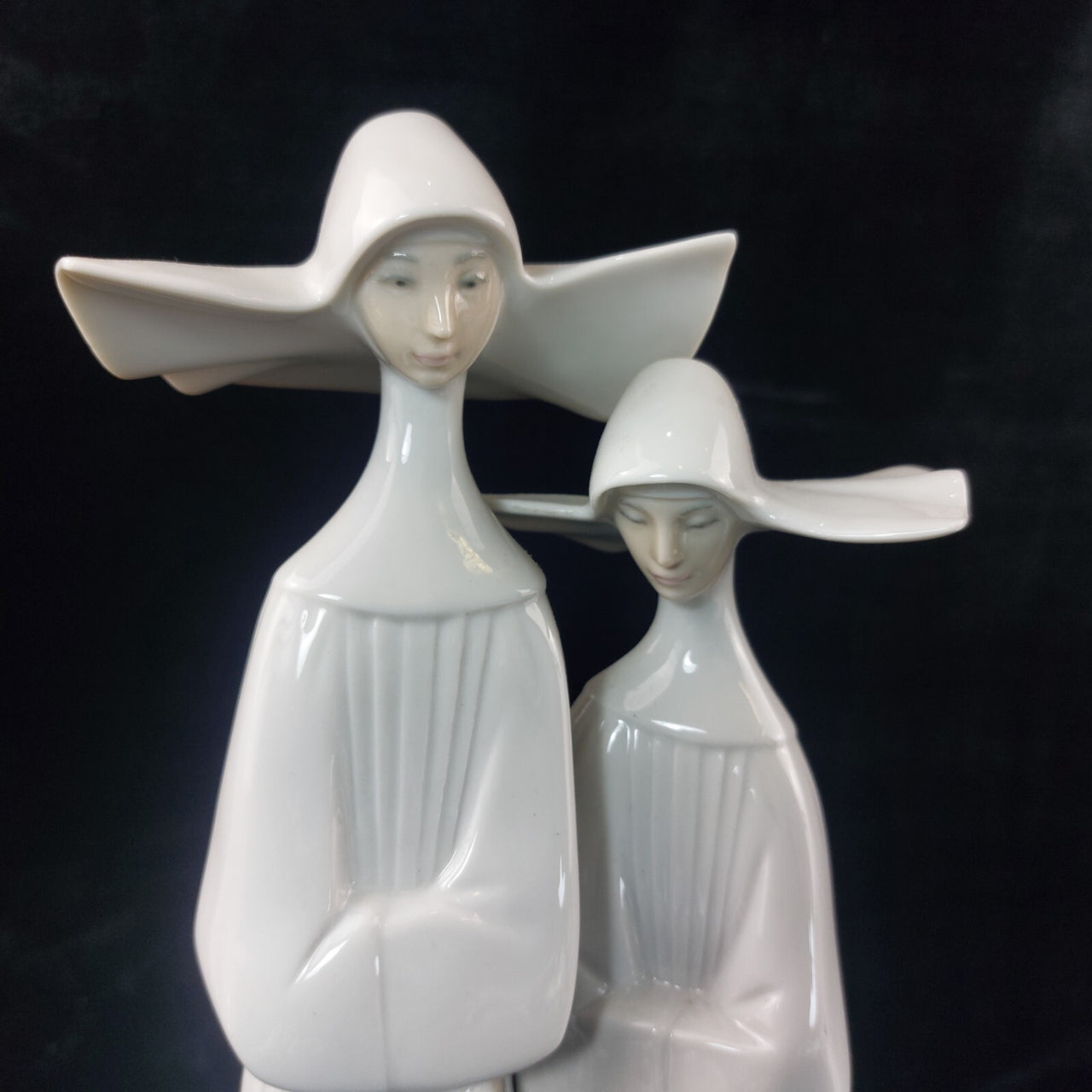 "Two Lladro Nuns" Nun porcelain Figurine Pair 13" Tall bookshelf decor Lladró6