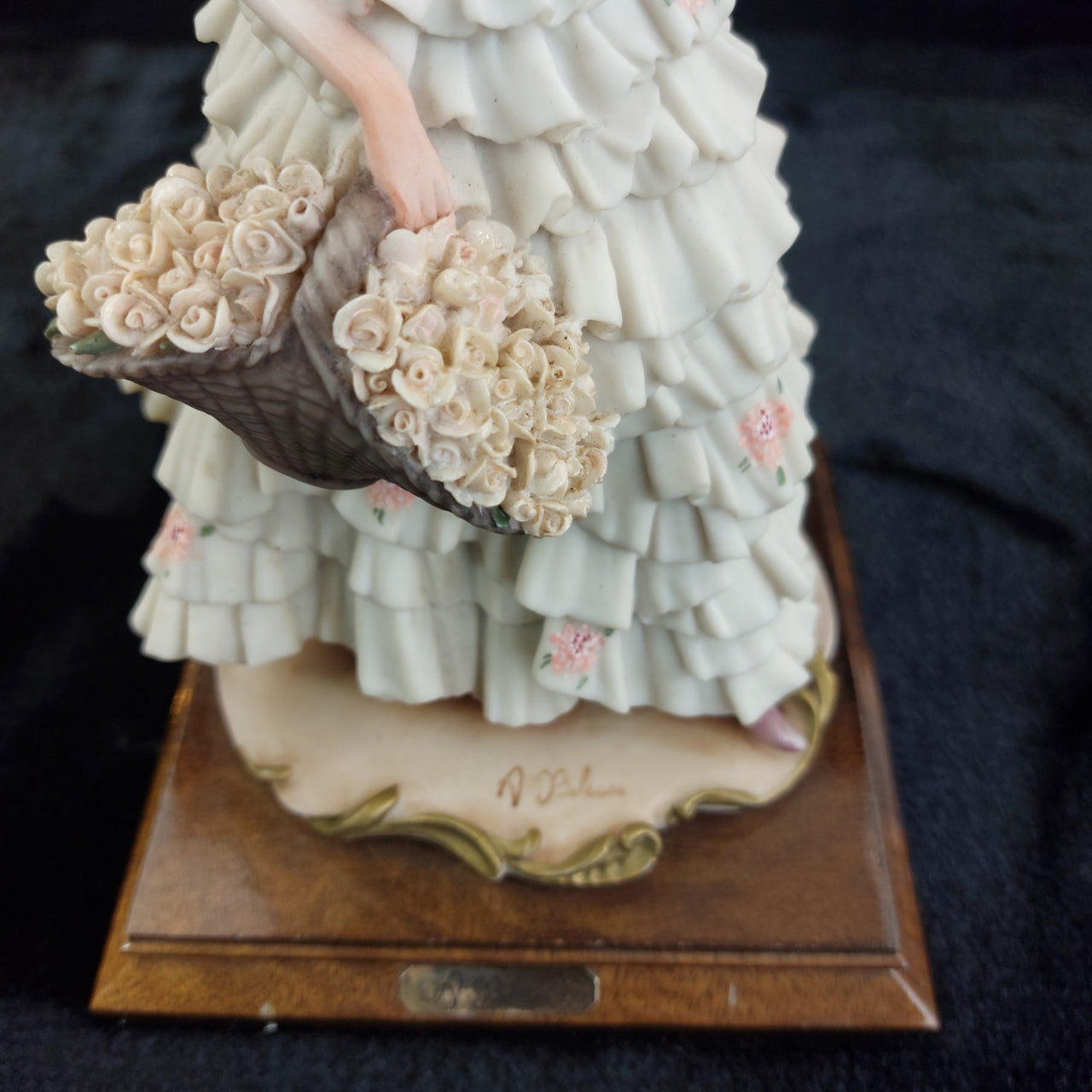 A. Lady Belcari Figurine Roses Basket 1989 Dear Sculpture Italy 10” ARMANI 9