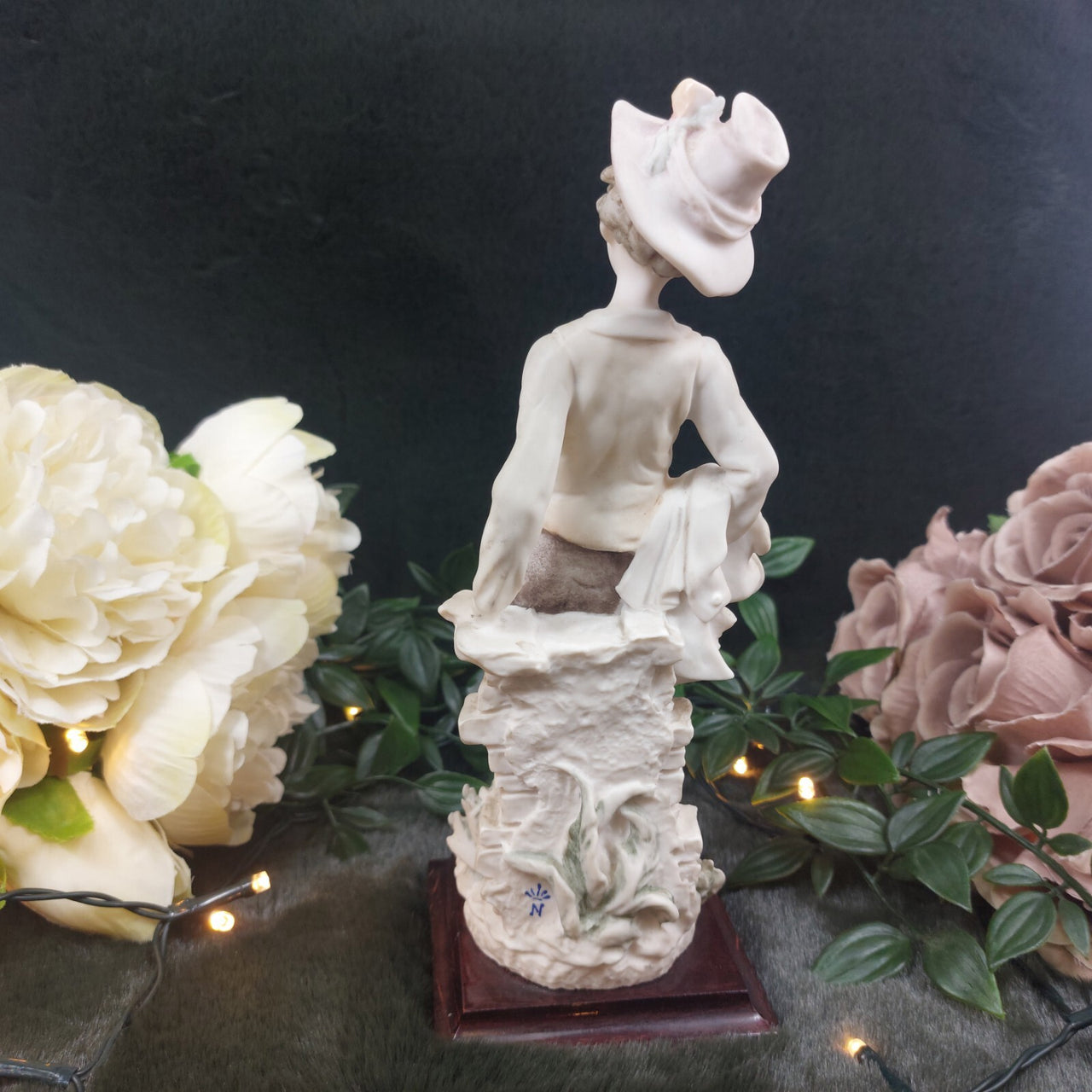 1980s Italian Giuseppe Armani Figurine 9" Boy Leaning on Wall, Signed Italy deco5