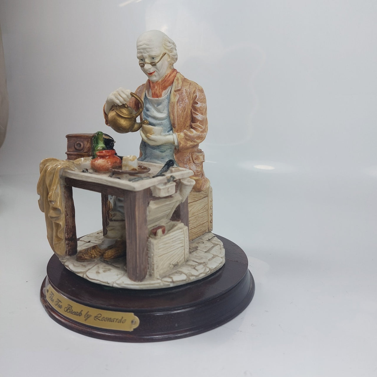Leonardo Collection Figurine "The Tea Break" Porcelain Resin Presenting16