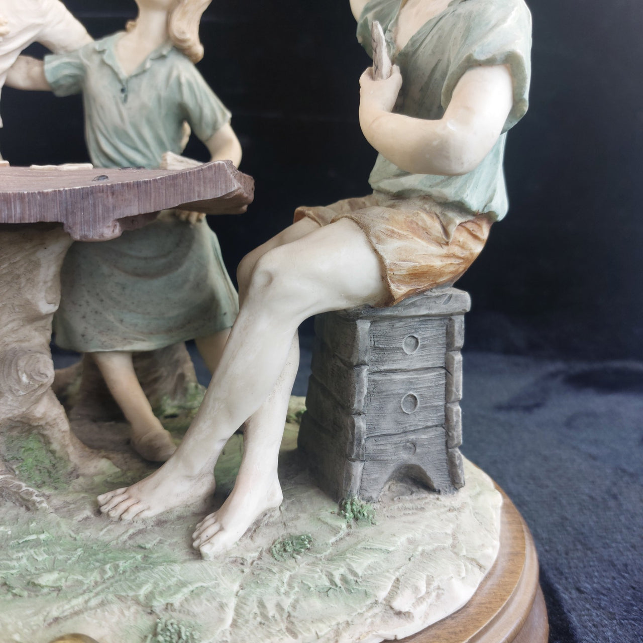 Very Large Capodimonte figurine 'The Card Players' Friends group pics see decor8