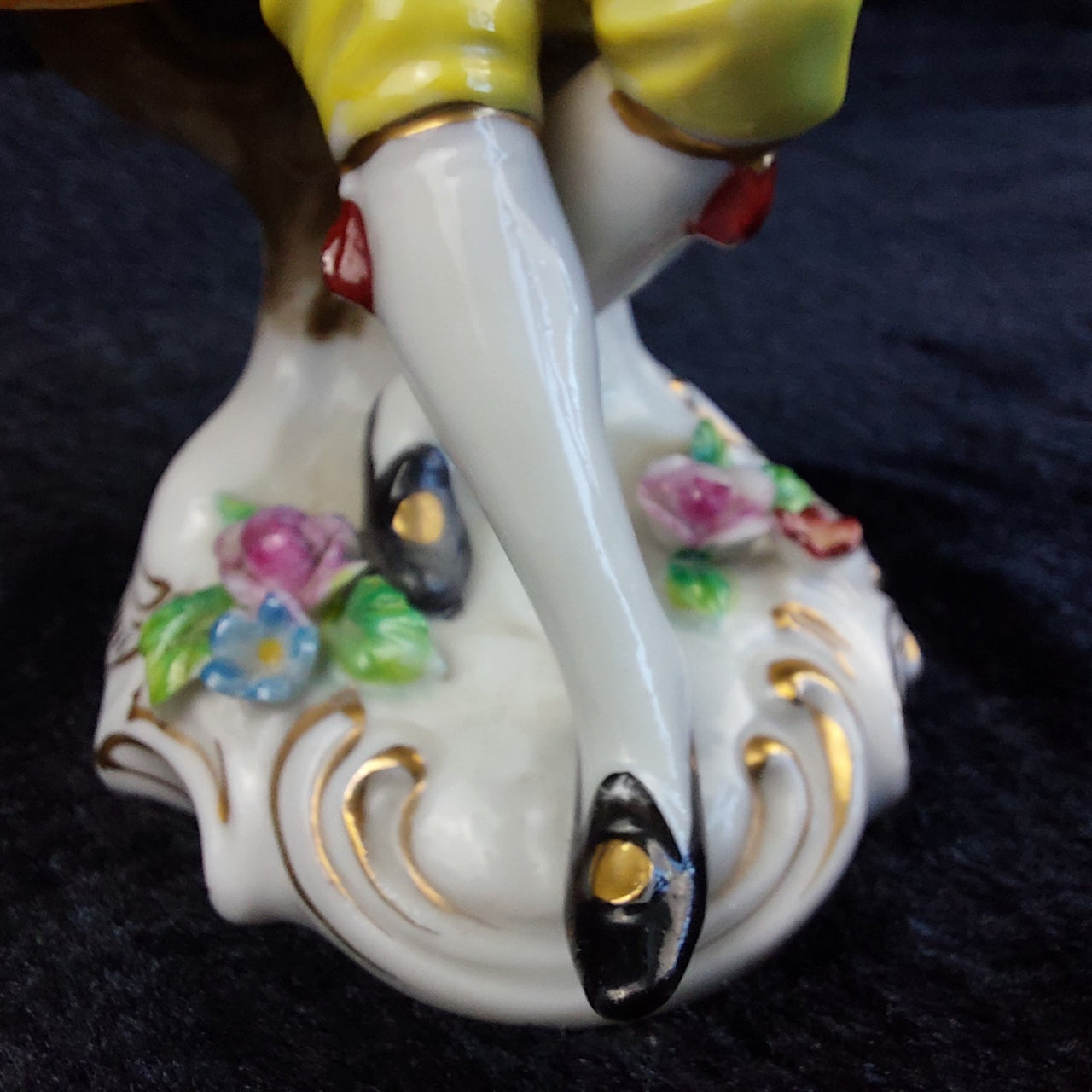 Antique Porcelain Victorian Figurine Pair 5" Lovers Flowers Gold Trim decor15