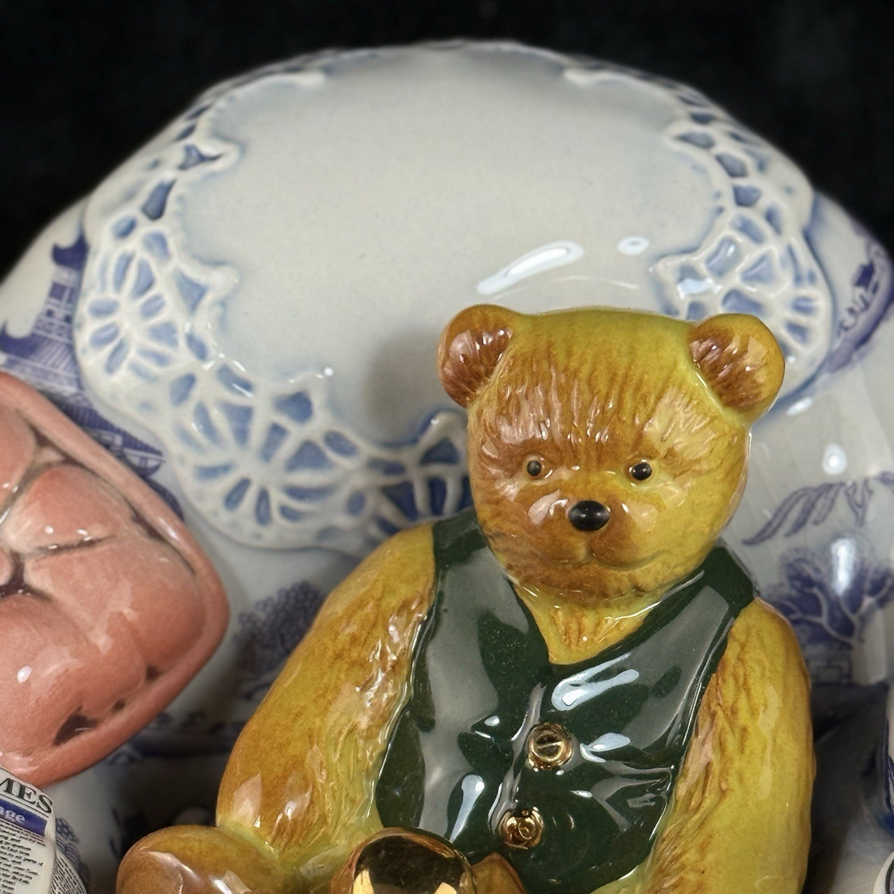 Ringtons Cardew Teatime Teapot Bear Armchair Blue Willow Design 5270/75006