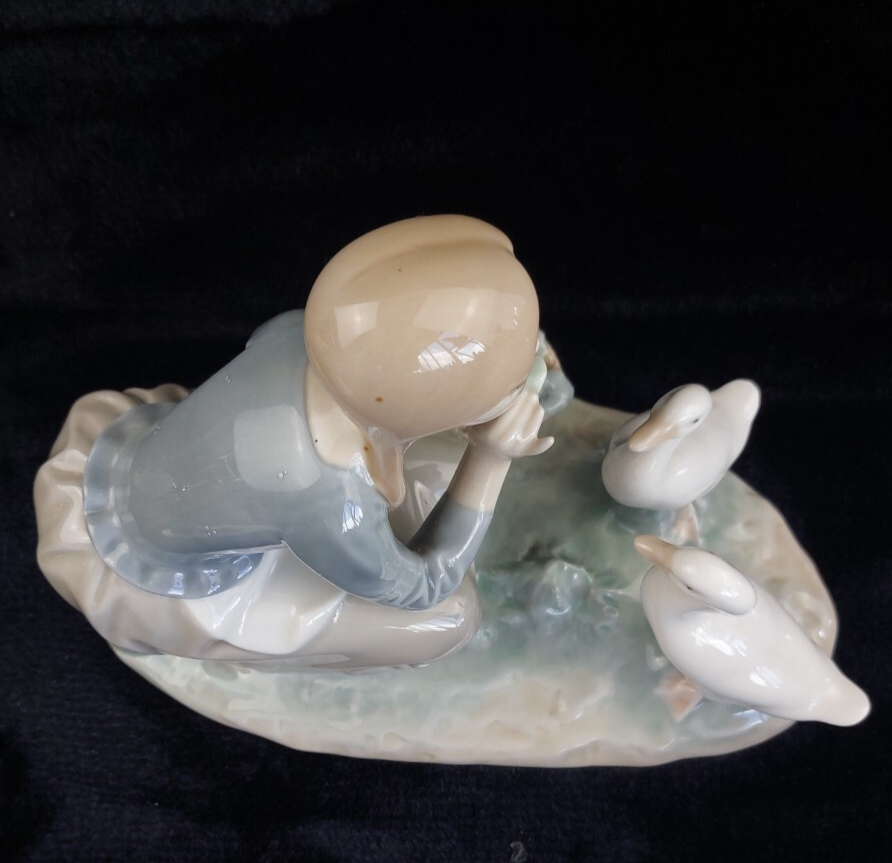 Lladro Girl Feeding Geese Porcelain Figurine 1278g Glazed Ducks bookcase decor5