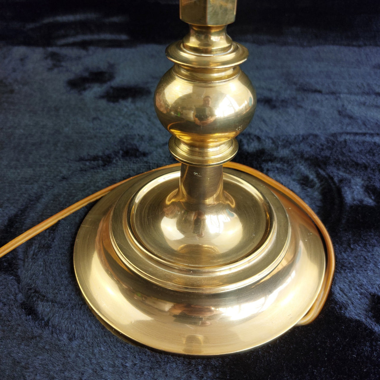 Heavy Brass Lamp Table 26" Tall Vintage European antique Style Lighting 1910 dec4