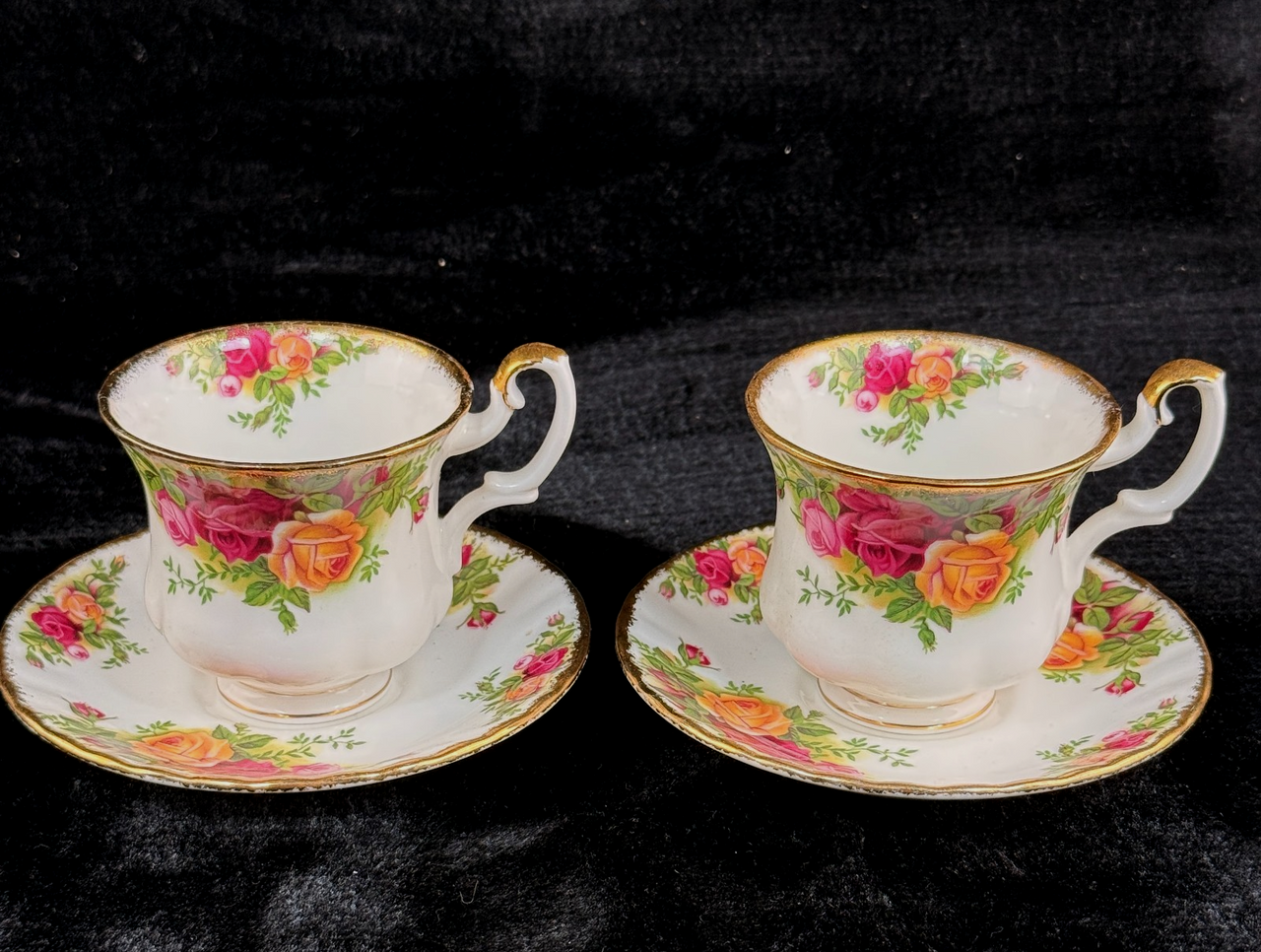 Royal Albert Old Country Roses Cups & Saucers Set of 2 Bone China England 196214