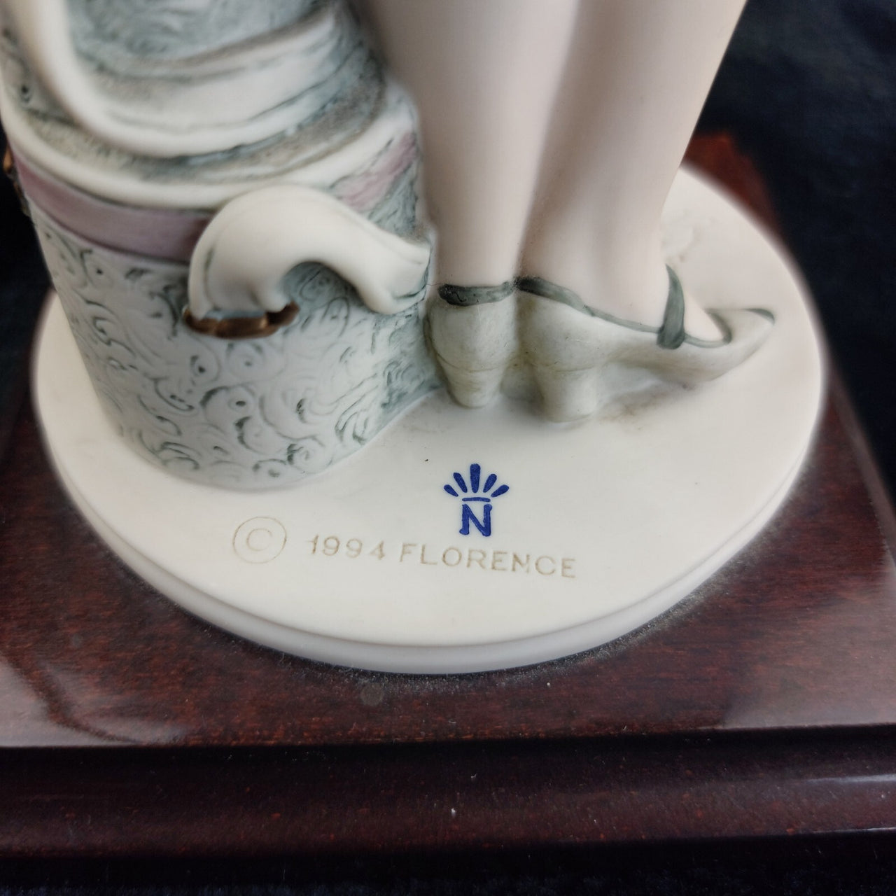 Florence Giuseppe Armani beautiful lady Figurine – 31cm Tall – Mabel 1994 Italy.8