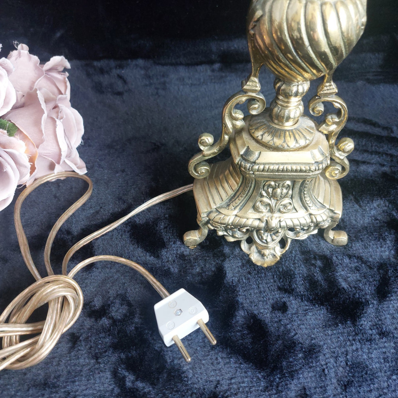 Stunning French Brass Table Lamp Ornate Rococo Base, Working, 18in Tall Heavy8
