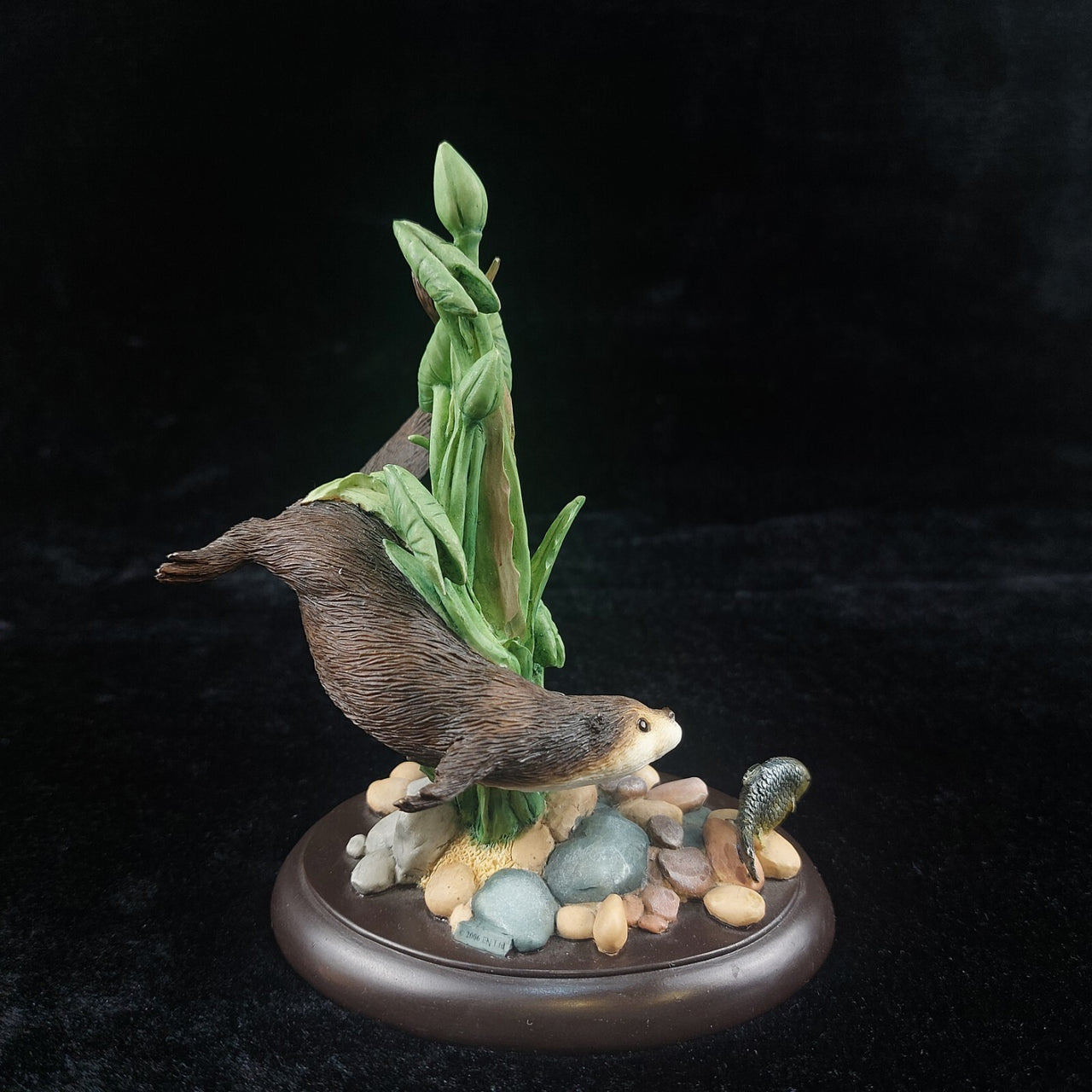 Rare Border Fine Arts Studio –A7683 200 Enesc Figurine "Swimming Otter & Fish"  1