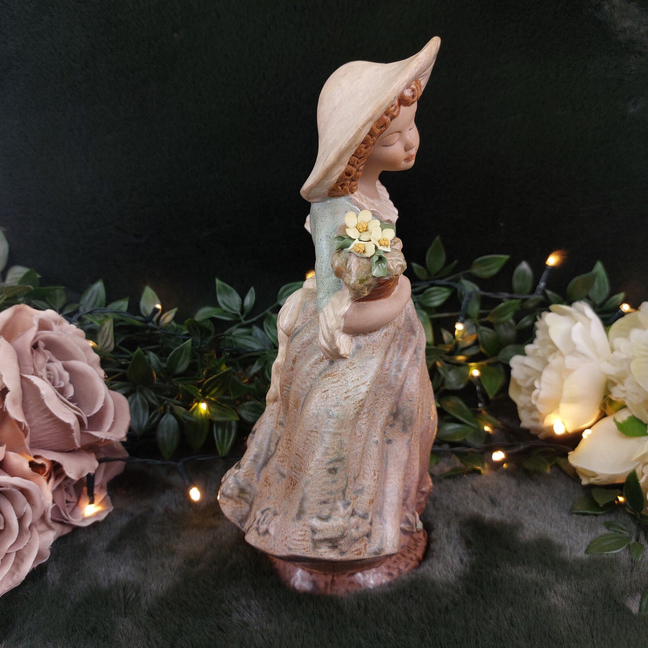 Pons Collection Ceramic Handcrafted GirlFigurine with Flowers -Chip Flower Spain5