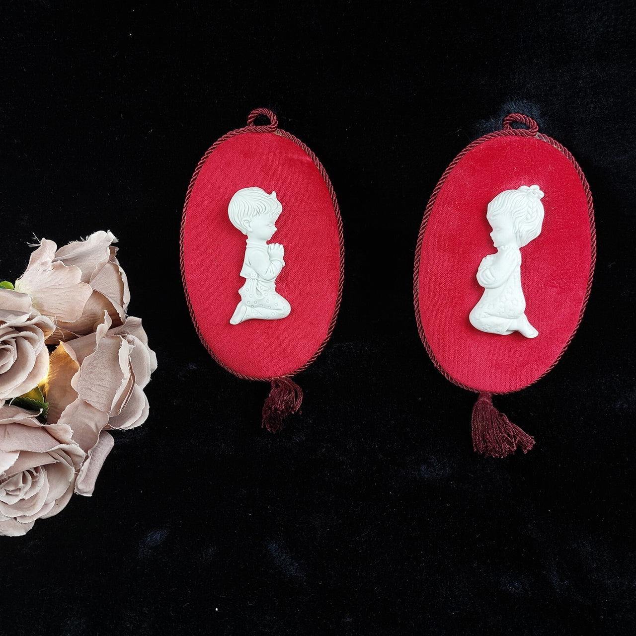 Capodimonte 1960s - Velvet Red & Ceramic Wall Plaques decor, Made In Italy.15