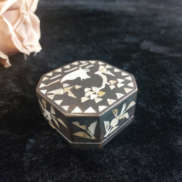 Antique Chinese Black Lacquer – Trinket Box Octagonal with Mother of Pearl Inlay0