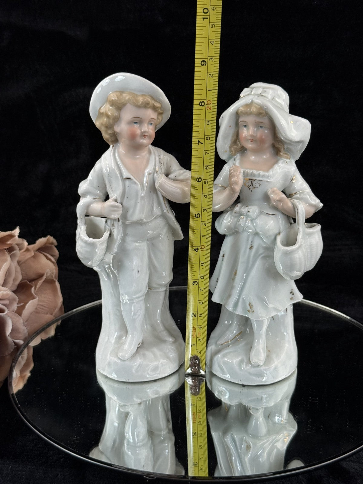 antique figurine couple see the pics decor bookshelf collectables Unmarked White11