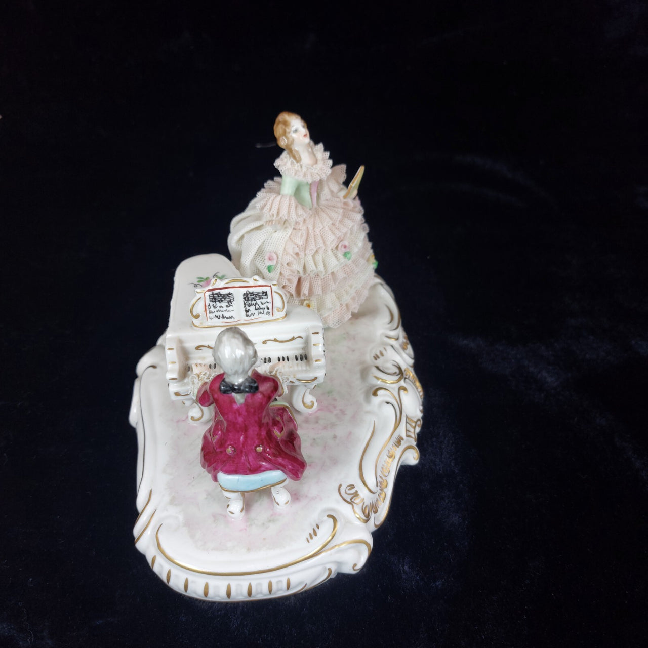 Dresden UNTERWEISSBACH Girl Singing and Musician Porcelain Lace Figurine Group.7