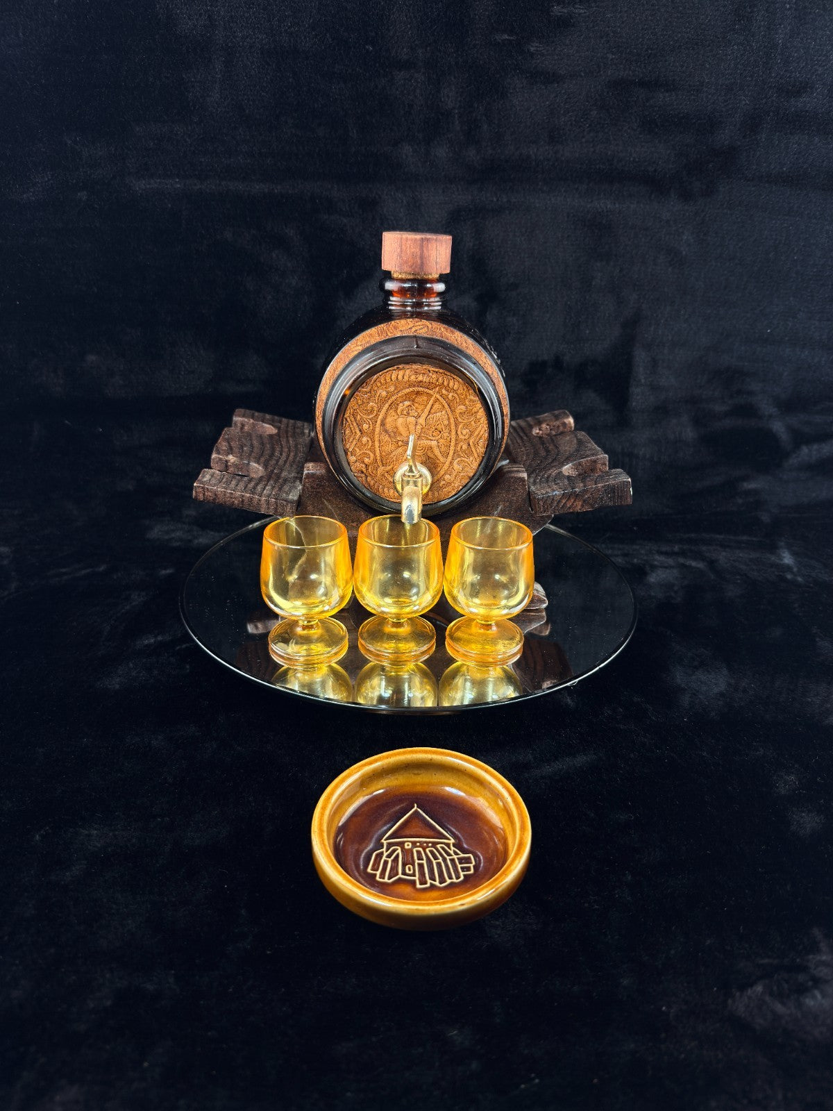 Vintage Amber Glass Barrel Decanter Set with Tap 3 Glasses Tray & Wood Stand5