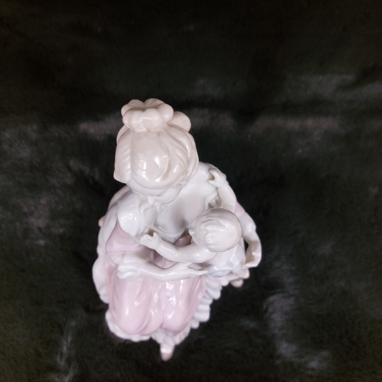 Royal Crown Women and Child Porcelain  1985  7.1"  Statue Minor Chip on stool5