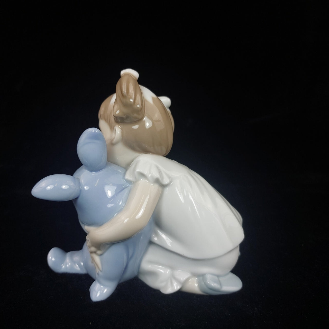Nao Lladro Girl with Figurine Bunny Good Hugging Toy Porcelain 1987 decor Lladró2