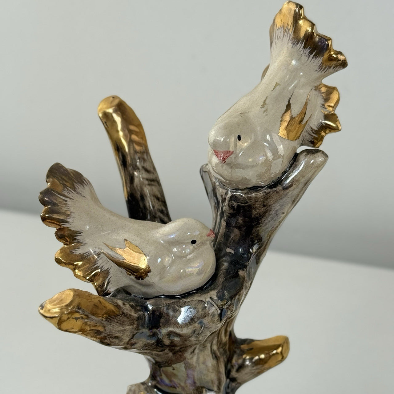 Ceramic Bird Pair Figurine Tree Truck Iridescent Roses Good Trim See Pics Decor10