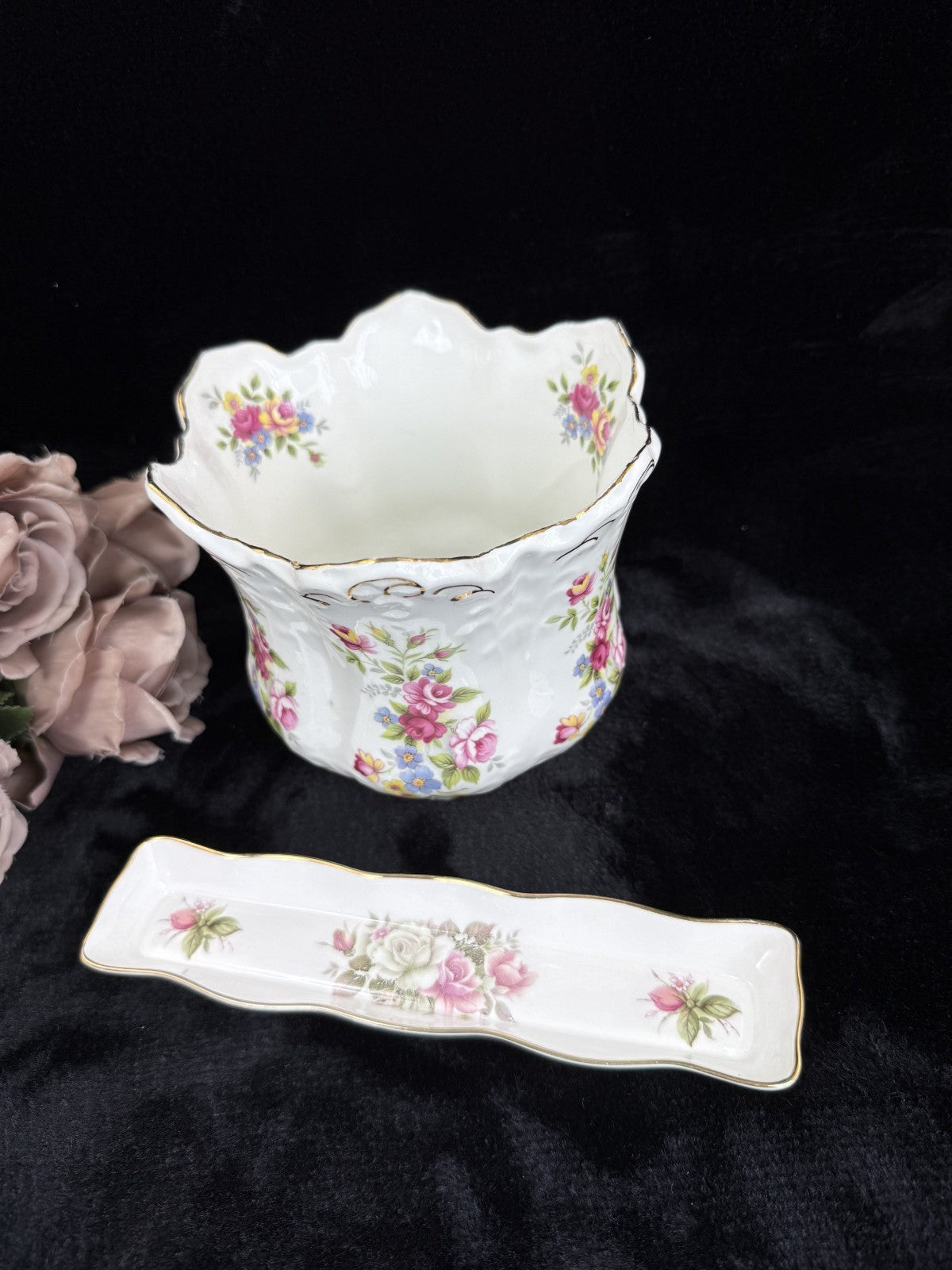 Stunning St. George & Kenall Fine Bone China Floral vase and Tray Set England.10