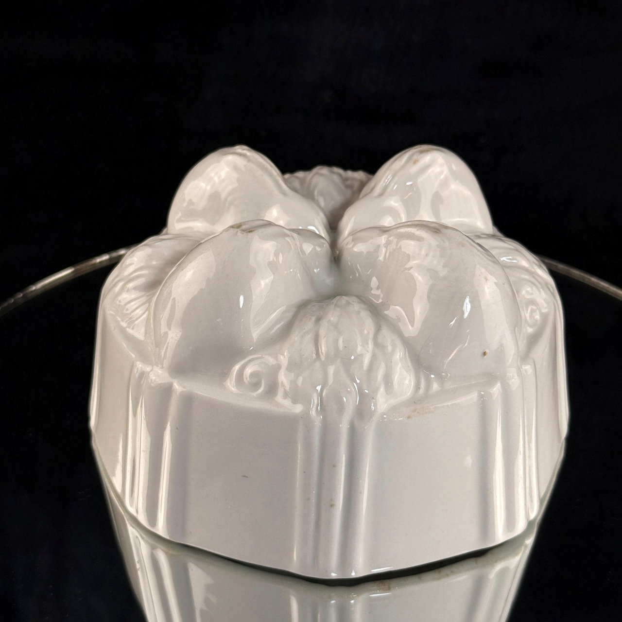 Wedgwood Semi Porcelain Blossom Jelly Mould Victorian White England chipped1